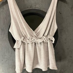 Sz S Show off your assets in this casual top!